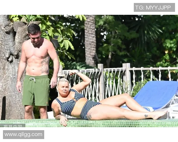 阳光沙滩上的浪漫时刻足球明星与女友共享甜蜜假期 阳光沙滩上的浪漫时刻足球明星与女友共享甜蜜假期