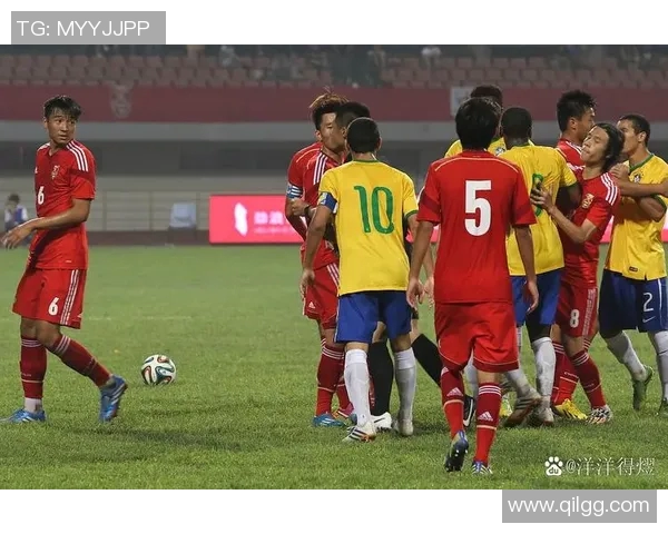 足球明星携手传递火炬点燃激情,共同迎接盛大赛事的到来 足球明星携手传递火炬点燃激情,共同迎接盛大赛事的到来