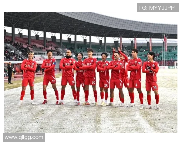 足球明星面对记者采访时的害羞瞬间揭示了他们真实的一面 足球明星面对记者采访时的害羞瞬间揭示了他们真实的一面